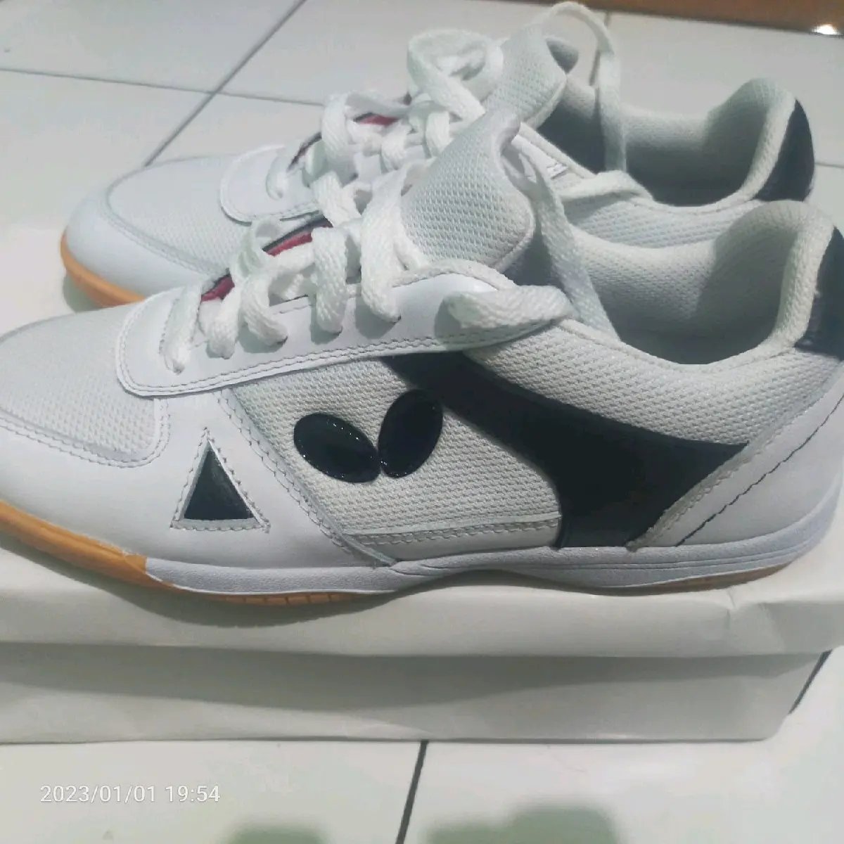 sepatu tenis meja buterfly