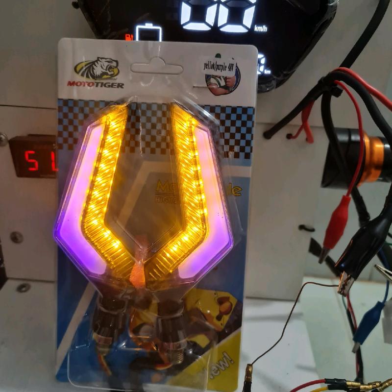 Đèn xi nhan xe điện 48v - xi nhan chữ Z led đuổi vàng tím Phụ Tùng