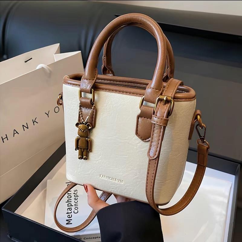 Túi xách nữ đeo chéo cầm tay retro kèm charm  gấu xinh