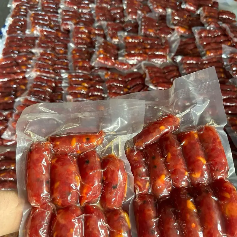 1Kg Lạp xưởng TRỨNG MUỐI (KHÔNG QUÀ )truyền thống sấy dẻo 80% nạc đặc sản - vị mặn ngọt - đóng gói hút chân không 1kg là 2 tui ,