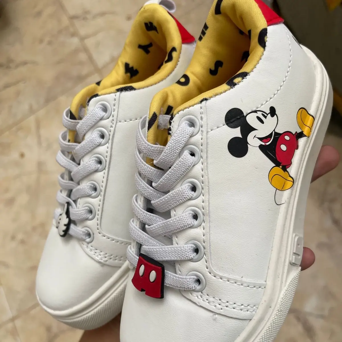 Sepatu sneakers anak disnoys