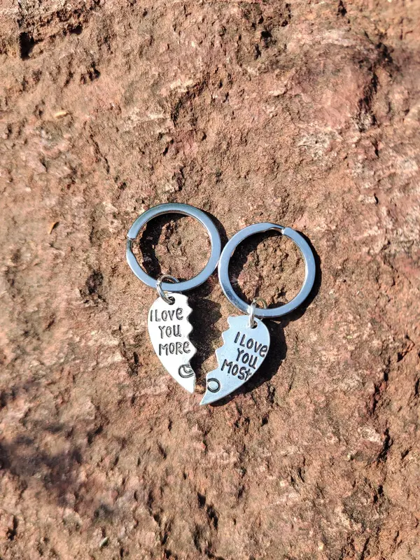 Cute Heart Design Couple Matching Keychain, Couple Key Ring with Love Letter Engraved, Fashion Accessories for Both Men & Women, Gift for Girlfriend, Boyfriend, Valentine's Day, Gift 0