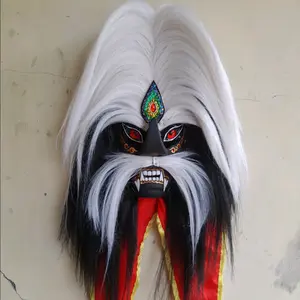 Ganongan hitam seramm bermata kaca merah