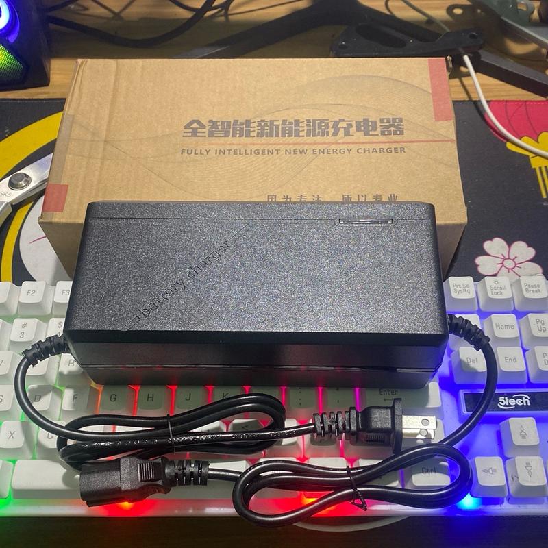 Sạc xe điện (5 bình đến 7 bình) 60v12ah,60v20ah,70v12ah,70v20ah,80v12ah,80v20ah. Sạc tự ngắt khi đầy,chống phồng bình giúp cho ác quy ổn định hơn khi sạc Phụ Tùng Phụ Kiện