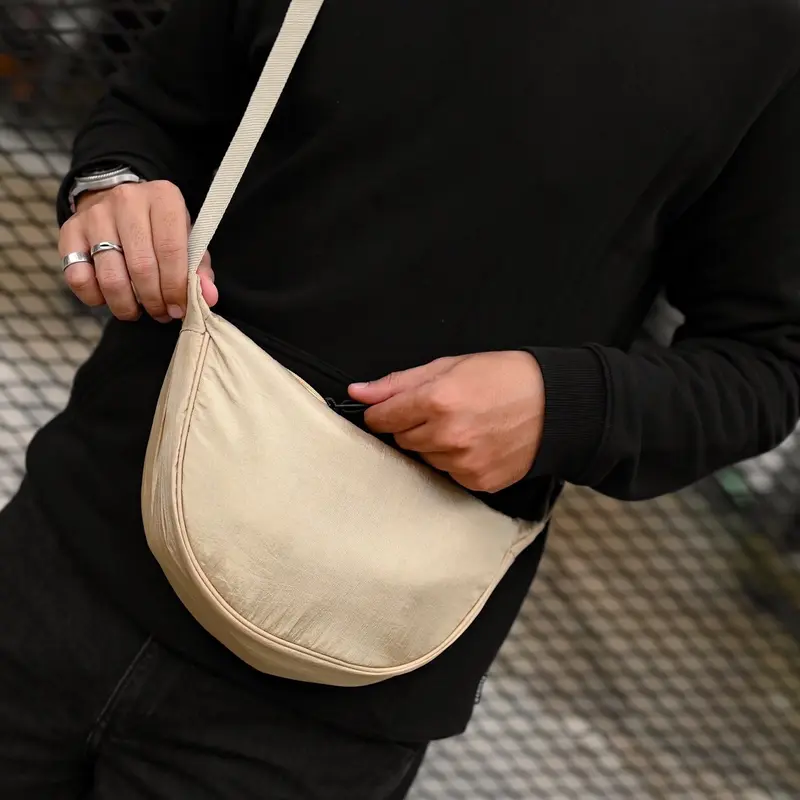 The Essentials Slingbag - Sand 2