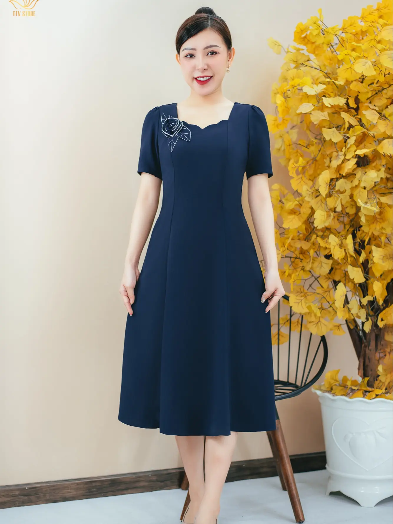 5.5 Săn đầm ưu đãi săn đầm liền tay Đầm trung niên TTV1493  Vải Đũi trơn cao cấp  Dáng Đầm xòe 8 mảnh Cổ sóng nước kết hoa tay ngắn Màu Xanh đen Quý phái sang trọng Nữ Women Dress Váy