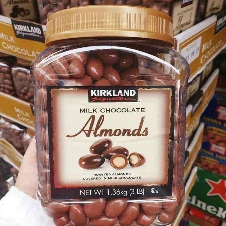 Socola Sữa Bọc Hạnh Nhân Kirkland - Tách lẻ từ hộp Full 1,36kg ( tách lẻ gram đựng vào túi zip)