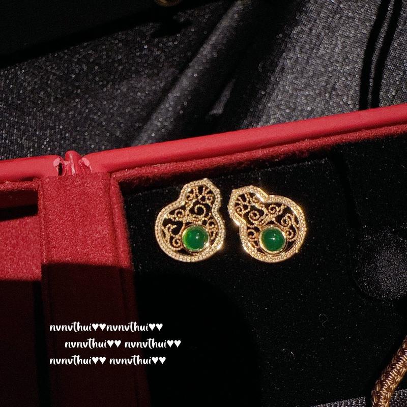 Product Introduction of Ancient gold chiseled carved window compass necklace, new Chinese style plated 18K goldFilial diamond pestle zircon ring 16