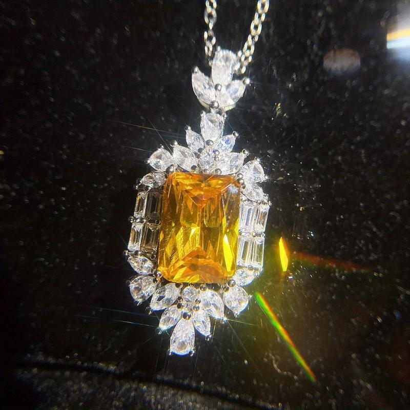 Women's retailer Yellow Square Diamond Pendant Zircon Necklace