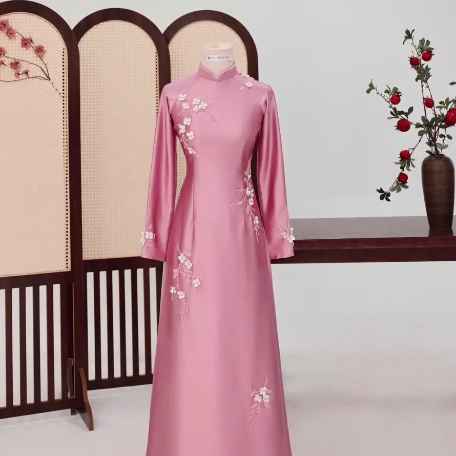 áo dài mẹ sui trẻ trung - áo dài  đính kết hoa nổi trên nền áo lụa ruby cao cấp Nữ