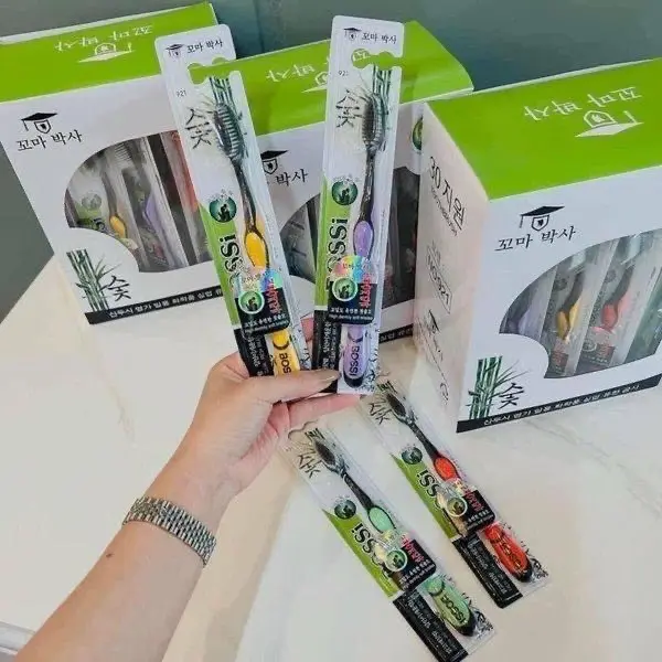 Hộp 30 Cái Bàn Chải Đánh Răng Than Tre Hoạt Tính Bossi Hàn Quốc 1