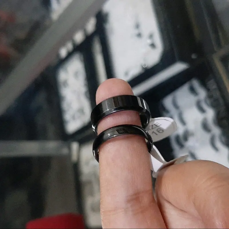 Cincin Hitam Titanium Black Polos Anti Karat Pria Wanita bisa Couple Pasangan ready size Kecil hingga besar BIGSIZE JUMBO 16 17 18 19 20 21 22 Perempuan Laki-laki 3