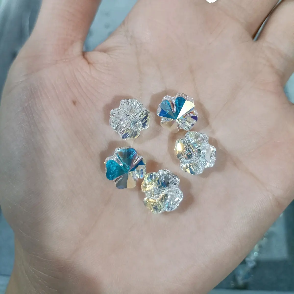 Mặt dây chuyền pha lê hình cỏ 4 lá may mắn 8mm, 12mm Nam Charm
