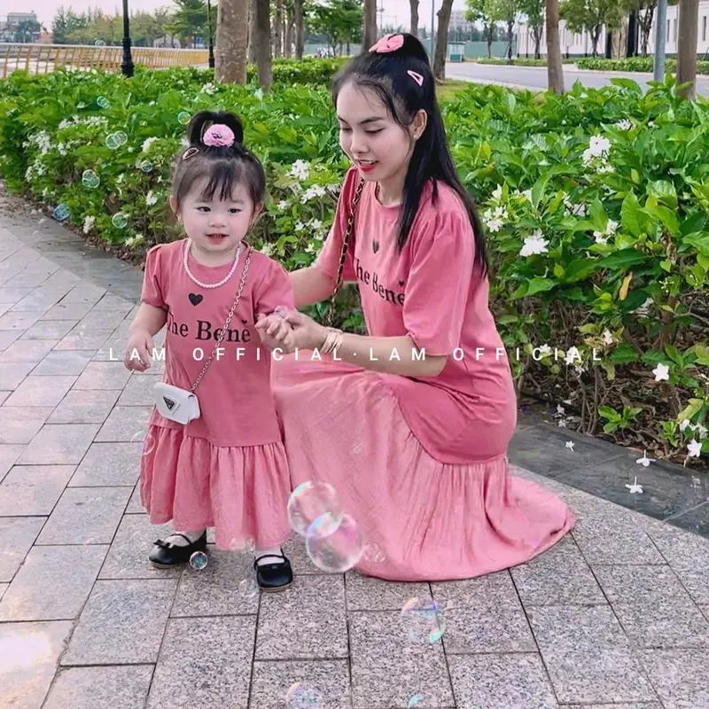 [MẸ/BÉ] LamOfficial đầm đôi mẹ bé gái đuôi cá dáng A màu hồng dâu cho mẹ bé đi chơi 2