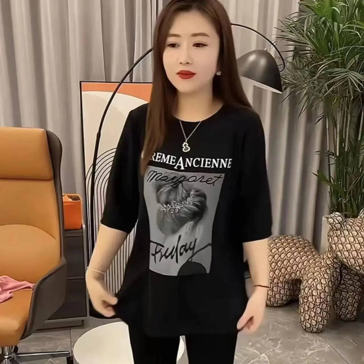 Áo Cánh Cơ Bản, Bộ Sưu Tập Mùa Hè 2024, Hàng Mới Về, Dễ Phối Đồ, In Hình, Tay Lửng Áo, Thích Hợp Cho Bé Gái Mũm Mĩm, Dáng Rộng Rãi, Giấu Bụng, Áo Phông, Váy Của Mẹ Nữ, Trông Awet Trẻ, Áo Sơ Mi Mỏng Women Top Cổ Tròn