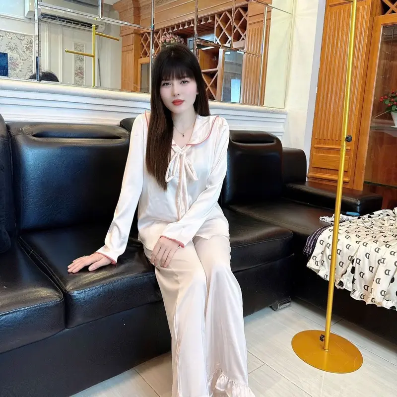 Bộ pijama cổ sen phối viền đính no vãi lụa Latin mềm mịn dế thương 7