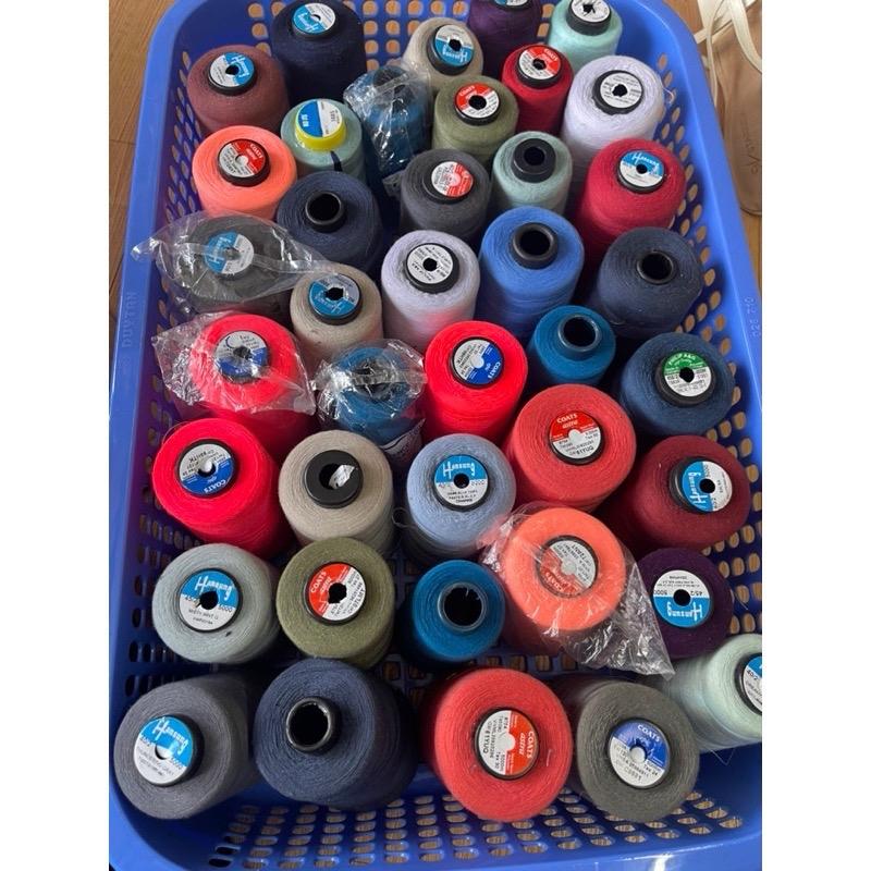 Chỉ kí.chỉ may công nghiệp nhiều loại khác nhau nhiều màu ngẫu nhiên và không chọn màu ạ do mỗi đợt màu sẽ khác (giá bán 1 kí)