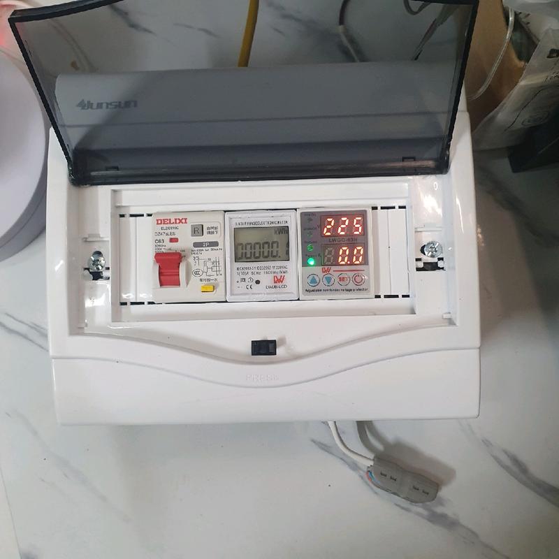 Bộ tủ Áttomat tổng C63 cho gia đình - Tải 14kw có áttomat chống giật chống rò chống quá tải cao áp thấp áp quá dòng và kèm đồng hồ đo công suất tiêu thụ điện