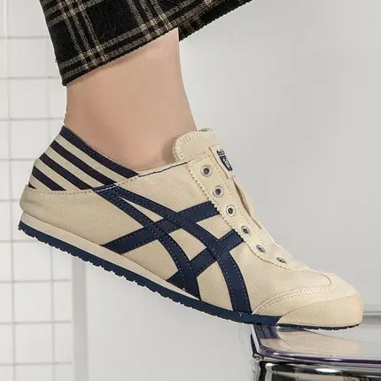 2023 Original Tiger Shoes MEXICO66 Fashion Men's and Women's Shoes Breathable and Comfortable Leather Shoes Anti Slip Sports Shoes Black and White