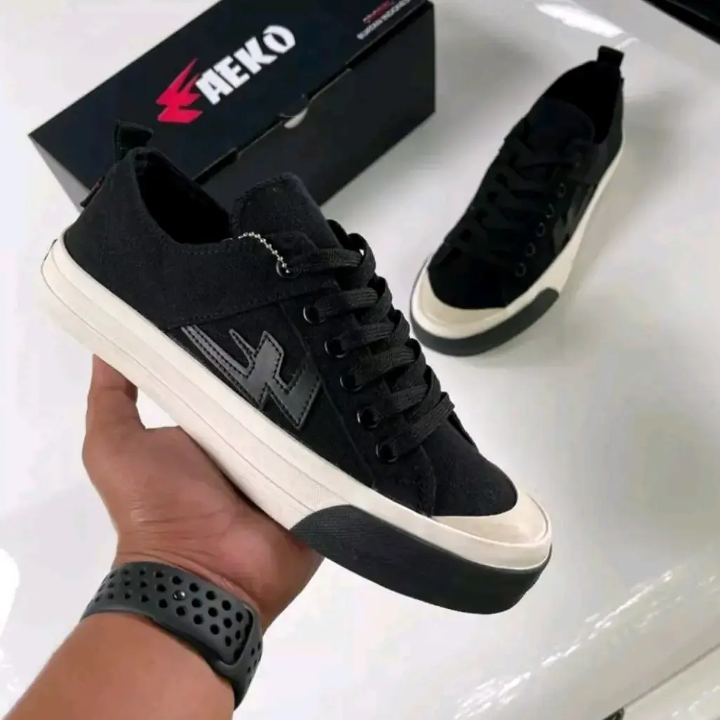 SEPATU SNEAKERS AEKOSHOES TWO YEARS LIST BLACK