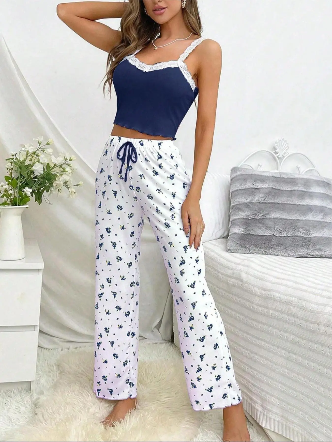 Two-piece Set Women's Lace Trim Top &  Floral Print Drawstring Waist Pants Pyjama, Casual Comfy Camisole & Trousers Pj Set, Ladies Sleepwear for All Seasons