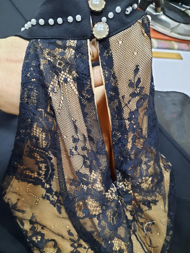 Product Introduction of Bộ jumpsuit phối ren lót lụa kem da ống loe đứng dài chấm đất  chất co giãn vải dày (không kèm dây nịt ) 4