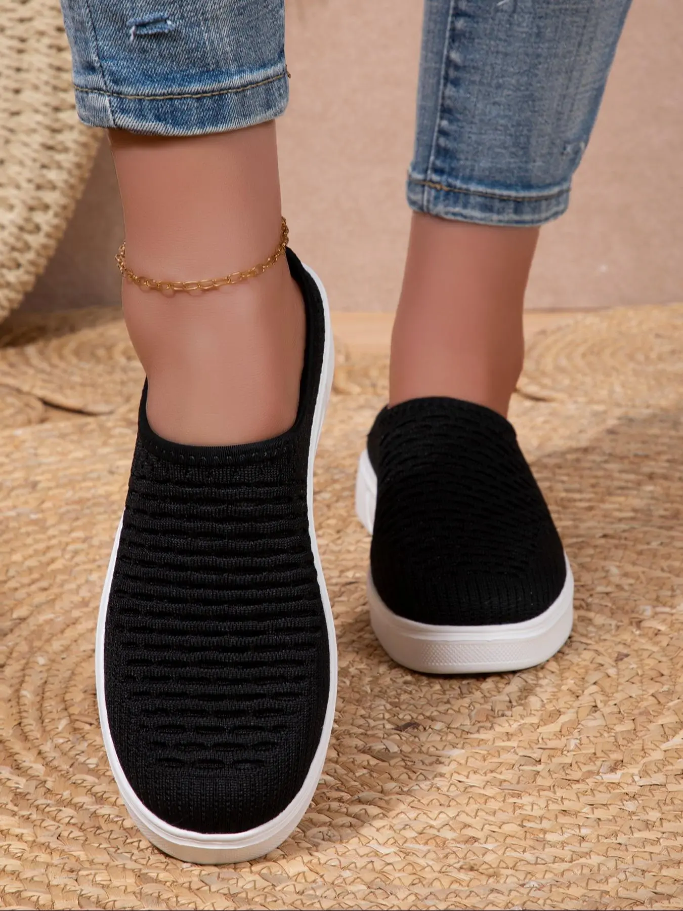 Women's Fashionable Solid Color Slip on Low Top Sneakers, Casual Comfortable Breathable Slip on Shoes for Daily Wear, Female All-match Round Toe Shoes for Daily Wear