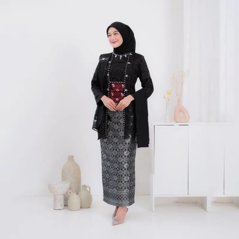 KEBAYA SOLO - Setelan Kebaya Batik Kutubaru Laksmi - Kebaya Sabira Laksmi Kutubaru Kebaya Lamaran Modern Kebaya Wisuda Kebaya Bridesmaid Kebaya Kondangan Atasan Baju Cantik Kancing Panjang Pesta Wanita Brokat Dress Payet Songket Motif Mewah 7
