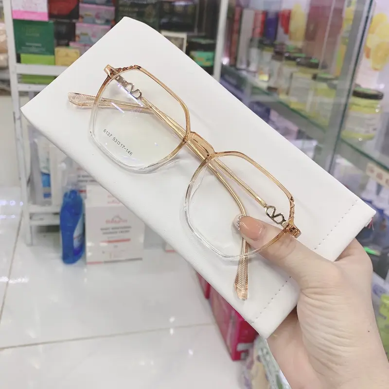 Kính đa giác dẻo  D1 nam nữ ( tặng bao da+ khăn lau) 14cm 0