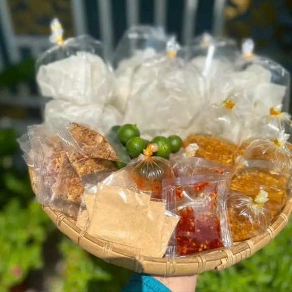 Combo 10 bịch bánh tráng muối nhuyễn ớt rim mật ong .