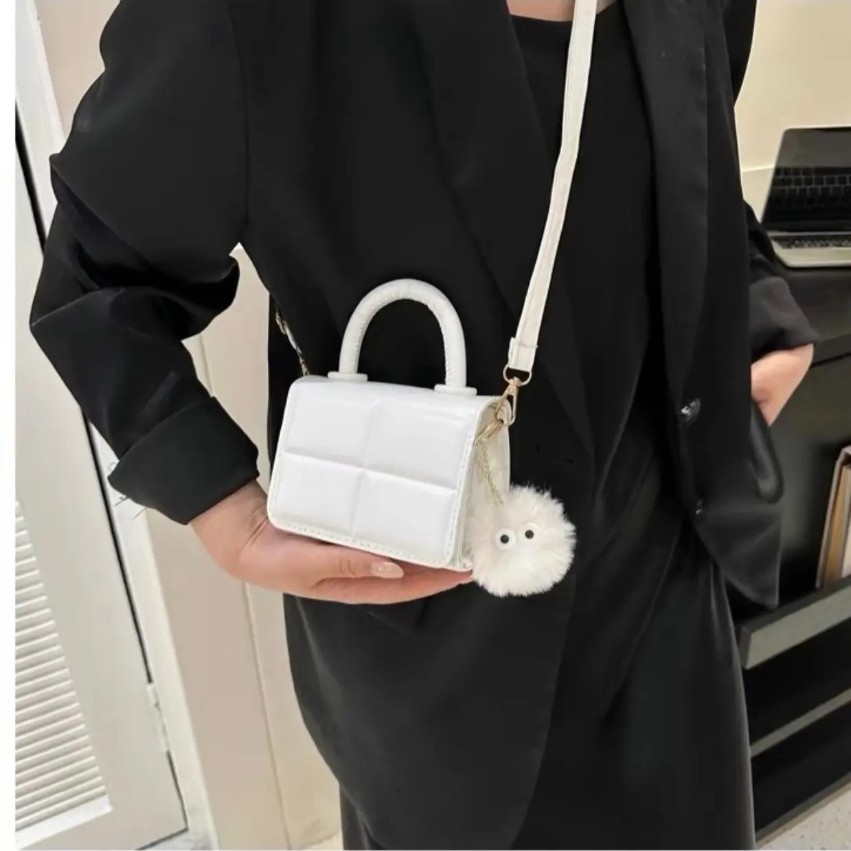 Túi Mini Túi Xách Nữ Đeo Chéo Dập Nổi Ô Vuông Phối Quả Bông Xinh Xắn Bag Da