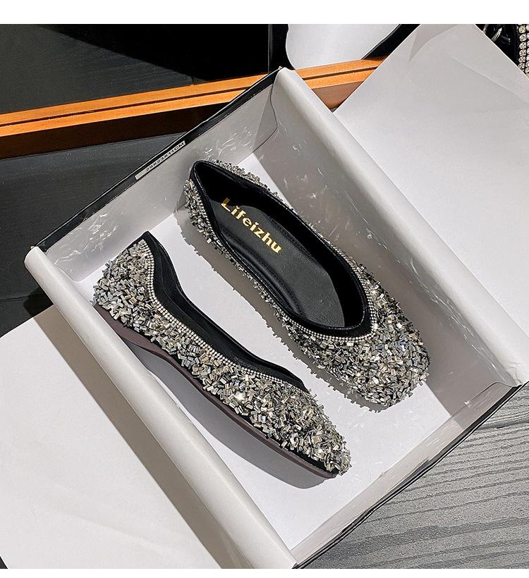 Product Introduction of 2025 new fashionable low heeled M ü ller women's shoes, with diamond studded decorative pointed single shoes, avant-garde design, simple, luxurious, comfortable, suitable for commuting, outdoor activities, etc 16