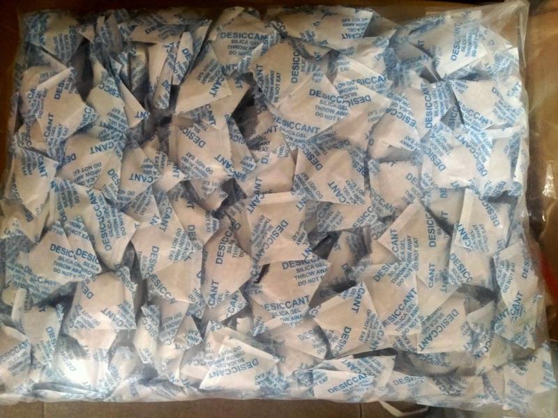 1 Kg (200 gói) gói hút ẩm clays 5gr nhãn hiệu MAX DESI hàng chính hãng