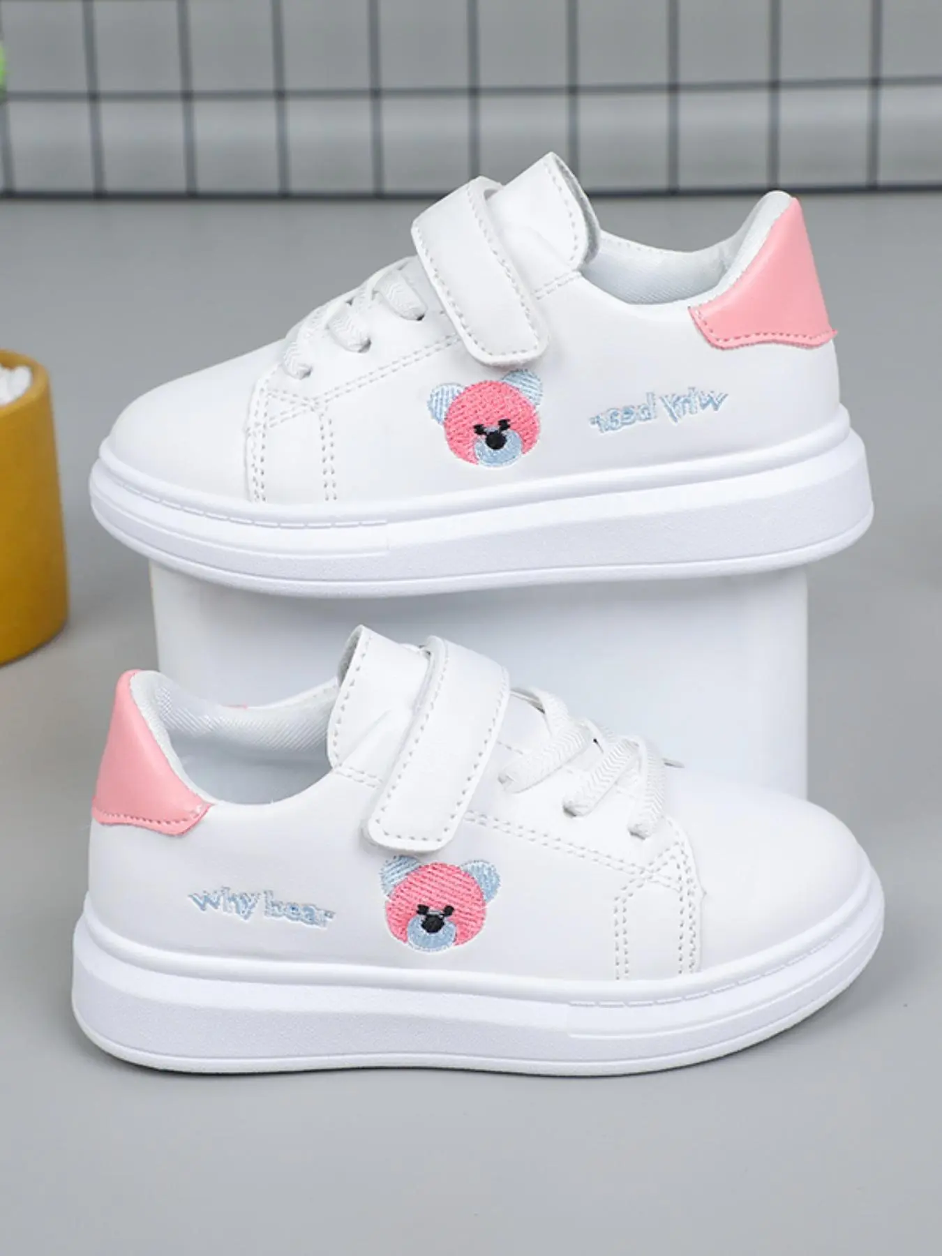 Cartoon Bear Embroidery Velcro Sneakers, Casual Comfortable Sports Shoes for Boys & Girls, All-match Round Toe Shoes for Daily Wear