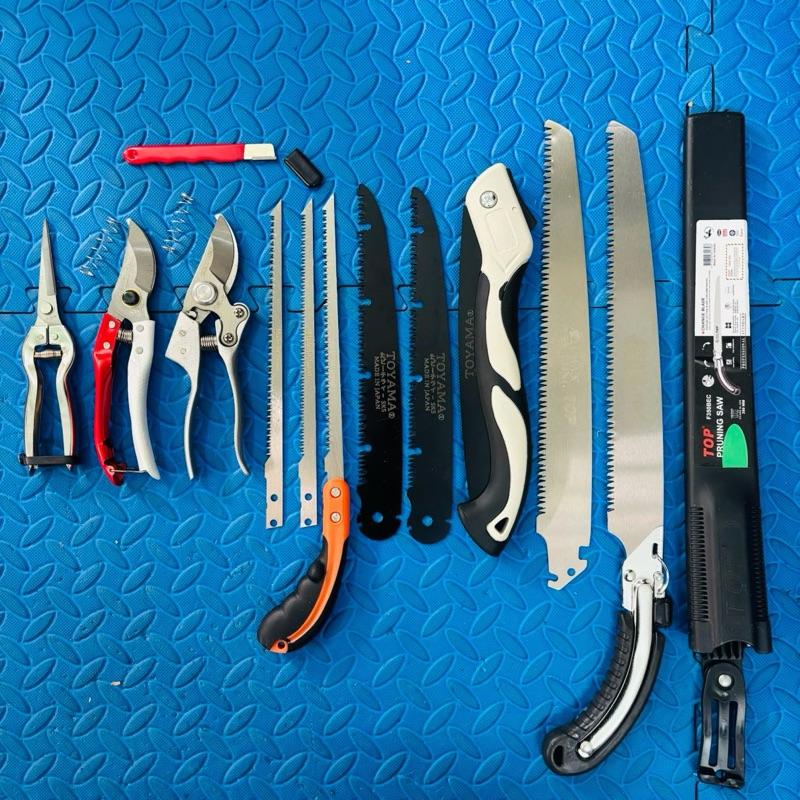 ￼[HÀNG LOẠI 1] Bộ Dụng Cụ làm vườn 13 món thép SK5 gồm 2 kéo cắt cành, 1 kéo tỉa, 1 cưa lách,1 cưa gấp và lưỡi, 1 đá mài kéo
