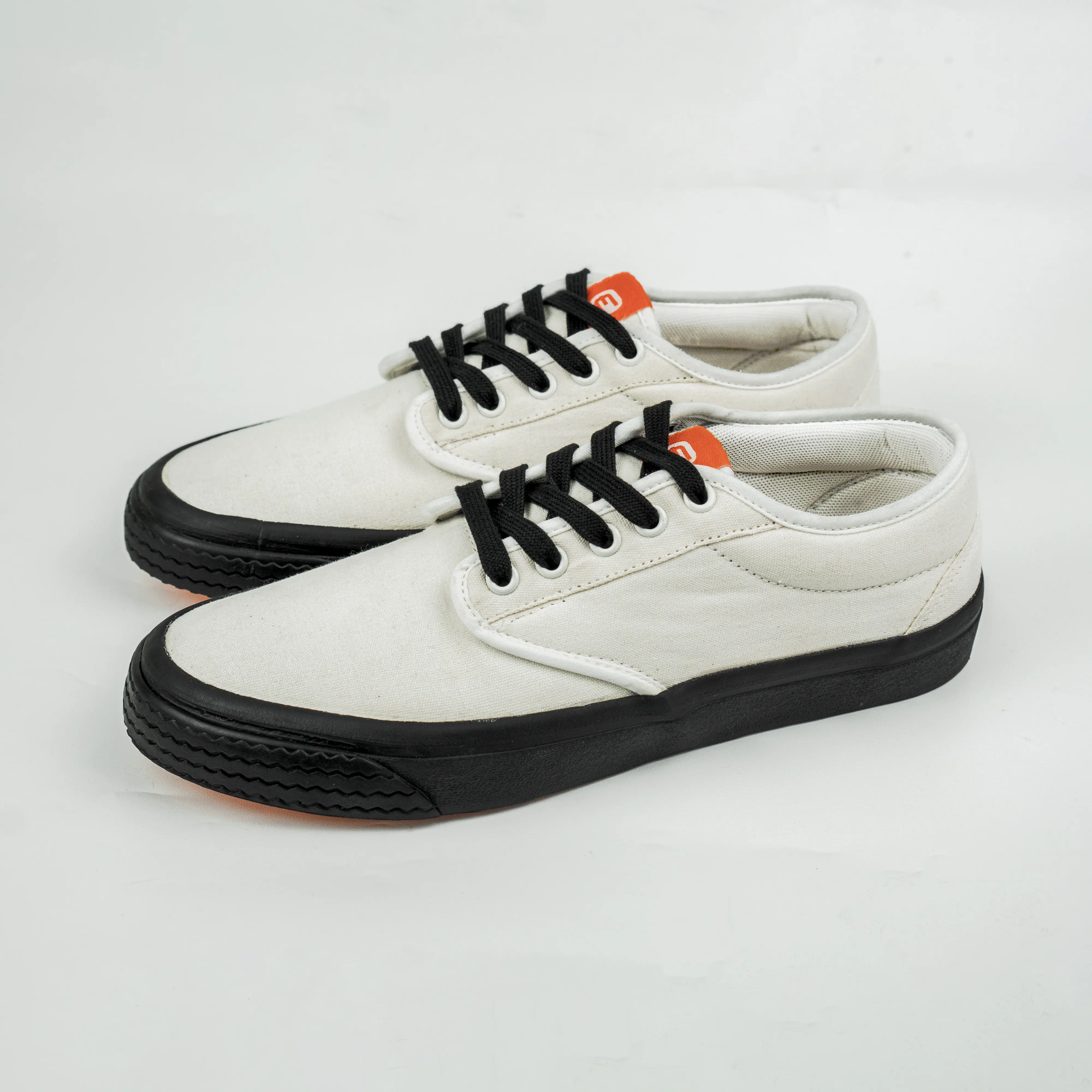 Emba Footwear - Cycle Low Sepatu Sneakers White Black