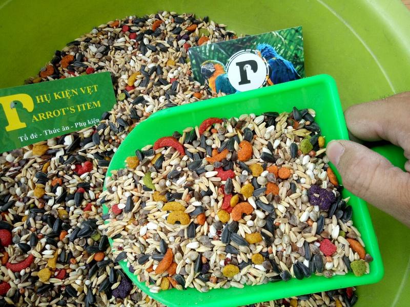 1kg hạt trộn kèm hạt trái cây cho các dòng vẹt như lb, cockatiel, ngực hồng, green check...