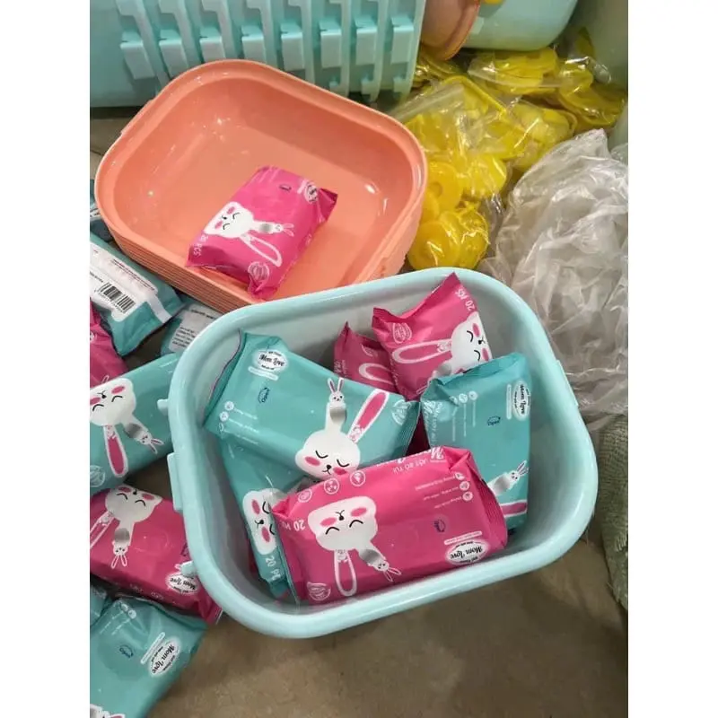 ￼Sét 10 Gói Khăn Ướt Thỏ Mon Love Tặng Kèm Thùng Nhựa Kéo Có Bánh Xe Siêu Đáng Yêu( giấy thỏ) [ 10 bịch 1,1kg chưa bao gồm thùng] 5