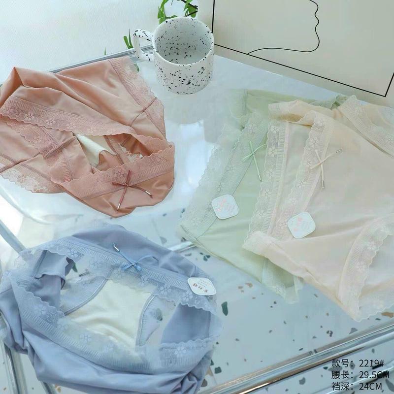 Product Introduction of Set 5quần chip nữ su lụa băng viền ren hoa nhí siêu mềm,siêu nhẹ fresezi 40-60kg Women 2