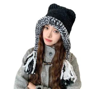 2025 สต็อกพร้อม ฤดูหนาว ใหม่ น่ารัก อุ่น ป้องกันหู ป้องกันความหนาว หมวกถักที่ทำให้ใบหน้าดูเพรียว ดีไซน์หรูหราเบา แฟชั่น