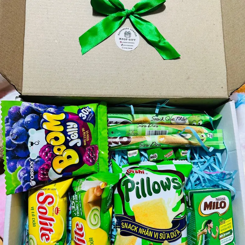 Box quà tặng bánh kẹo màu xanh lá size nhỏ 3