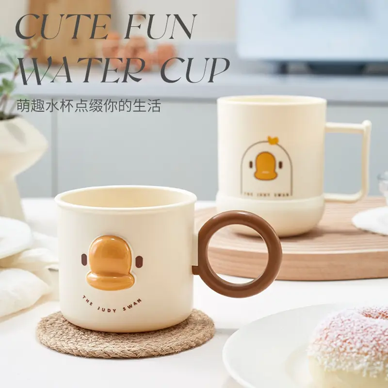 Cốc uống nước súc miệng hình chú vịt con dễ thương màu vàng nhạt 2