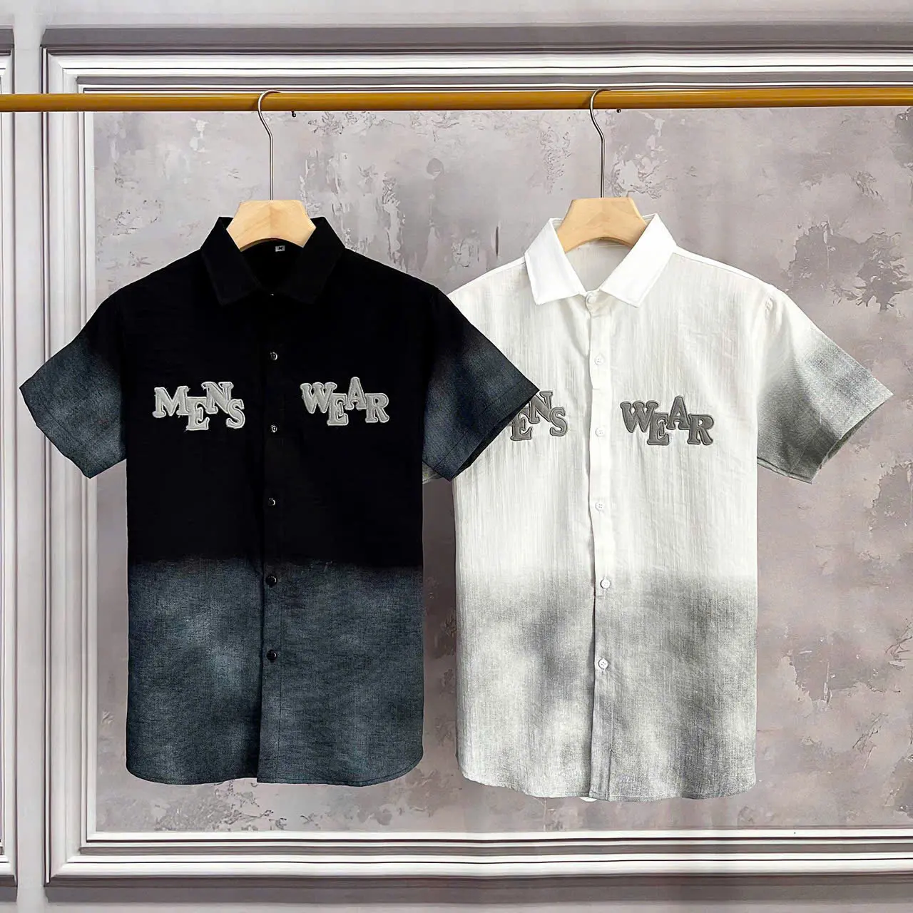 Áo Sơ Mi Nam [CAO CẤP] - Ngắn Tay Phối Loang In Chữ "MENS WEAR" - Vải Đũi Cao Cấp - [X2 Màu Đen Trắng] Jean Menswear Jean Kem Shirt Có Cổ
