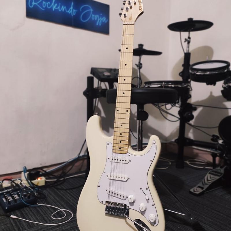 Gitar Elektrik Difergio Original Listrik Body Alder Neck Mapel 6 Senar Model Stratocaster Warna Cream FREE Packing Kayu 2
