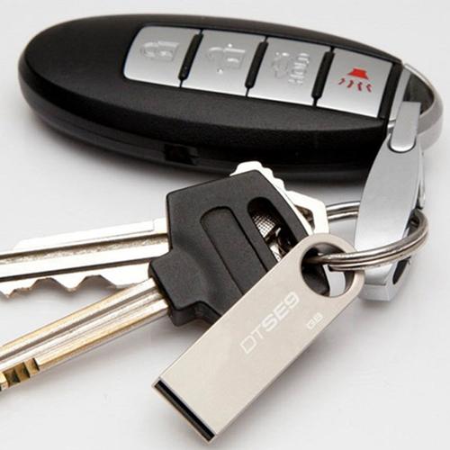 Usb 8G có chứa sẵn nhạc( dòng nhạc Remix, nontop, trữ tình, bolero, nhac không lời, nhạc đỏ...)