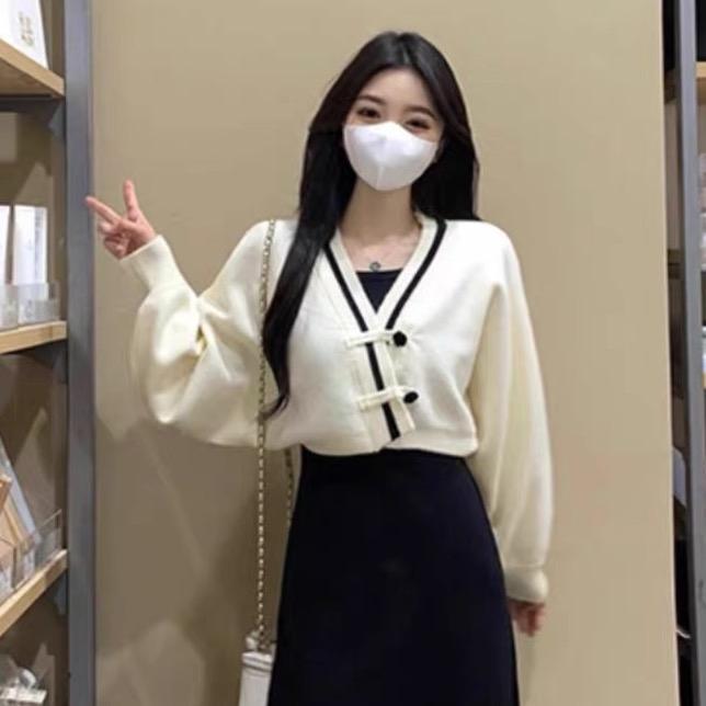 Product Introduction of Bộ Set Váy Thun Basic Hai Dây Xẻ Tà Và Áo Len Cardigan Tay Dài Cổ Chữ V Cúc Cài Hoa Dễ Thương Nữ Women - Size S-3XL set  váy bộ  nhung set  voan Top Voi 18