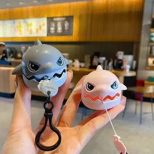 Tarik Benang Gigit Hiu/Mainan Lucu/Lucu Gantungan Kunci/ Kartun Portabel Serut Liontin Tarik Benang Gigi Hiu