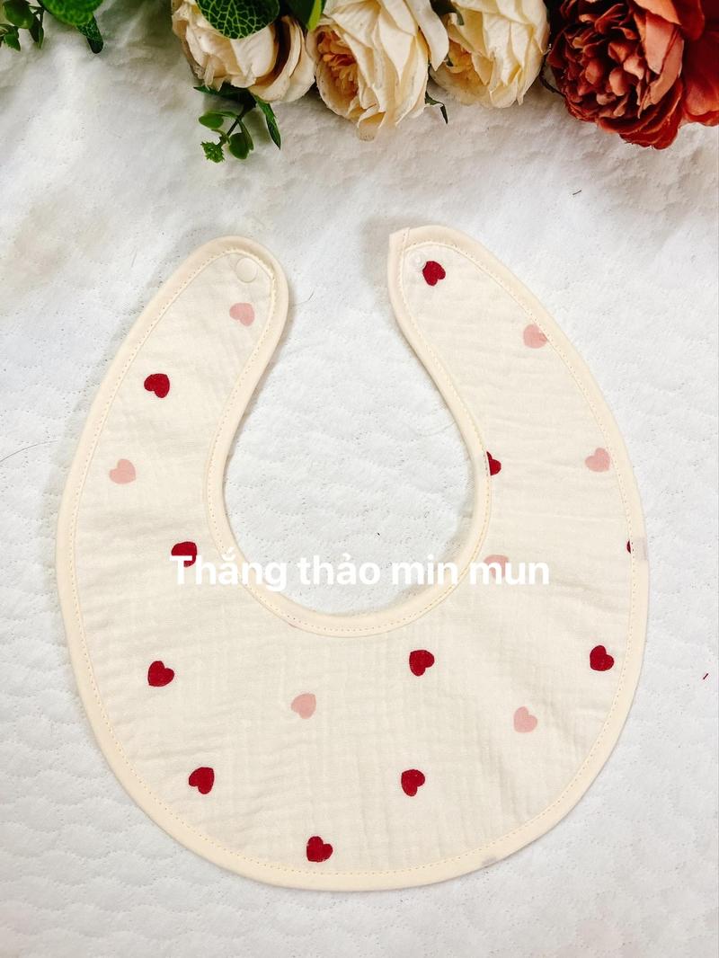 Product Introduction of Yếm ovan cho bé trai và  bé gái  được  làm từ vải musslin nguyên chất an toàn cho da và sức khỏe  cho bé 7
