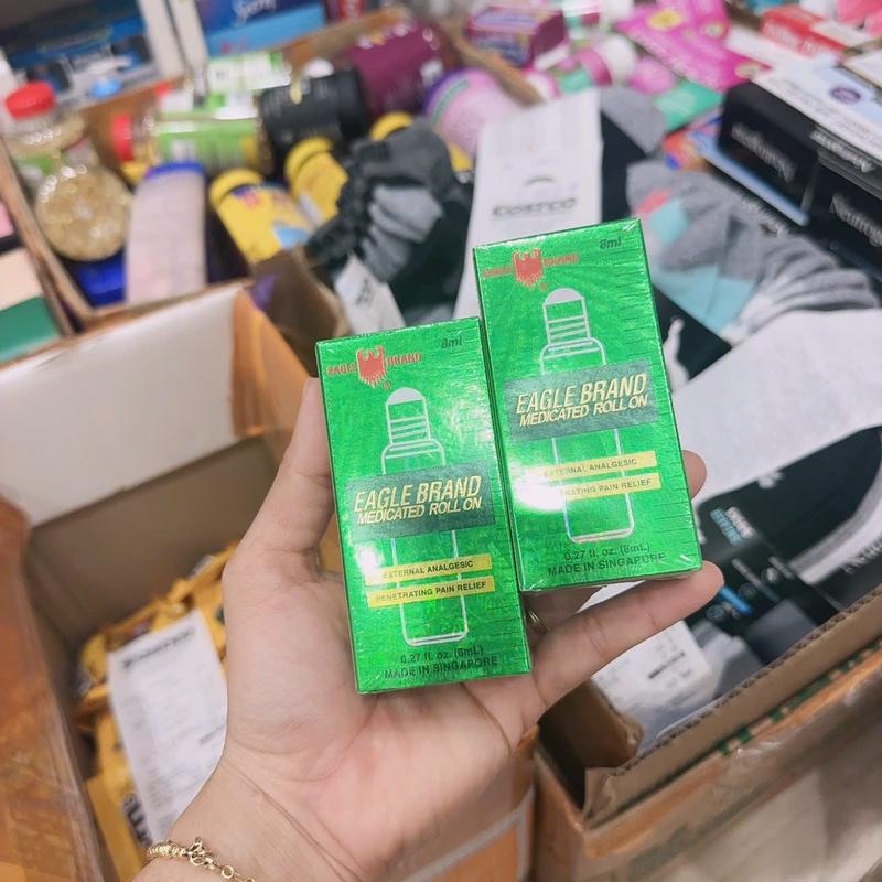 [ĐỦ BILL STORE + AIR] Combo 2 chai dầu xanh và trắng dạng lăn Eagle Brand External Analgesic Penetrating Pain Relief 8ml của Mỹ. 5