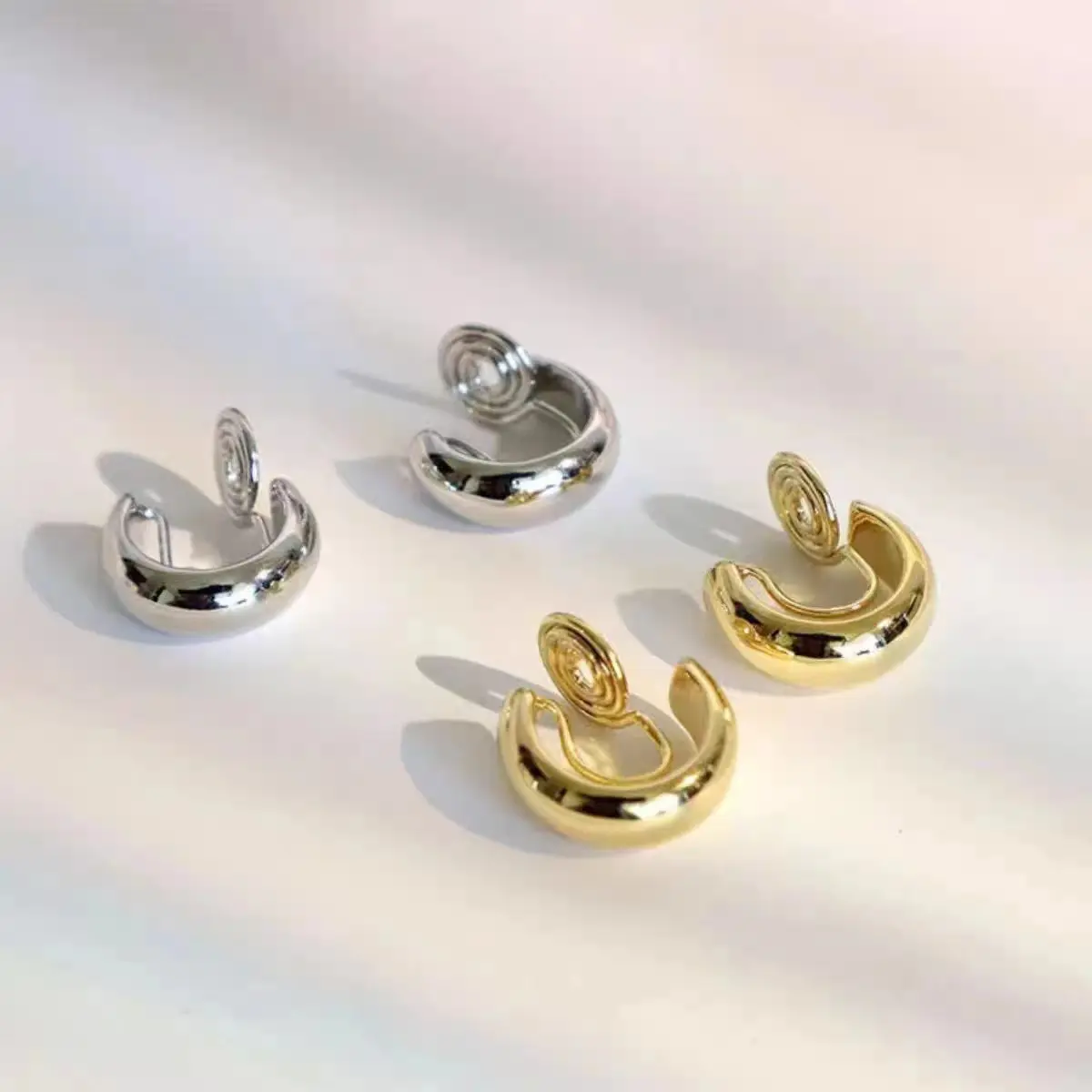 Simple ear clip earrings without pierced temperament female Korea semi-circle niche high sense earrings